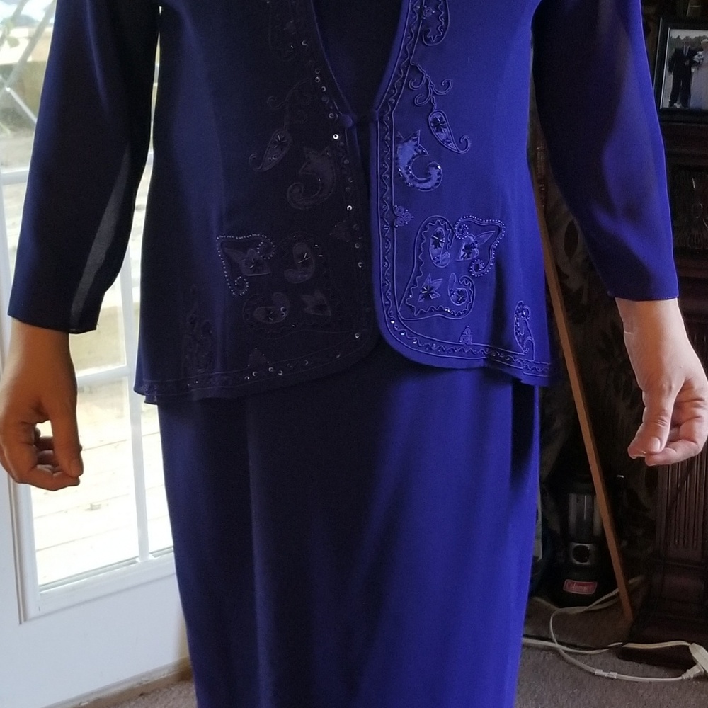 Beautiful long blue 2 piece outfit.